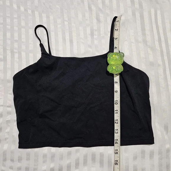 Stylish Black and White Women's Crop Tops - Picture 5 of 8